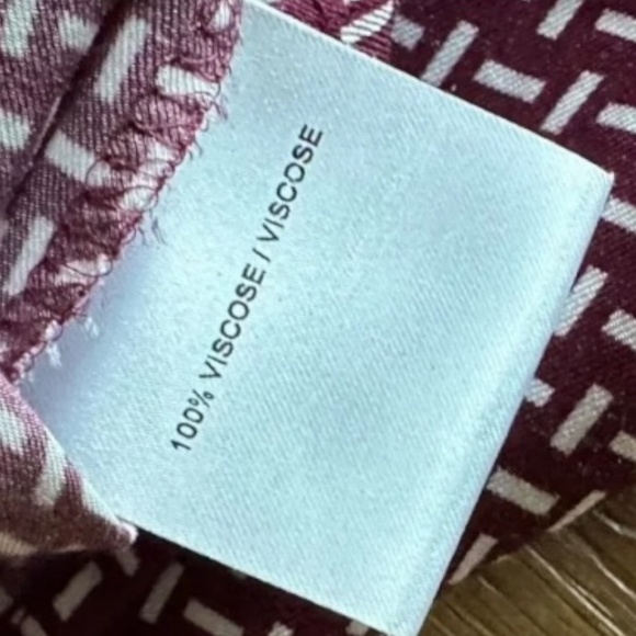 JUDITH & CHARLES Mathys Sleeveless Cutout Top in Geo Print - Picture 7 of 9